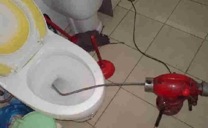 经开马桶通下水